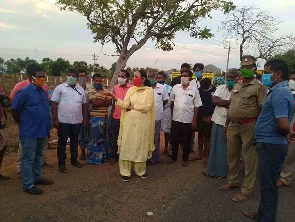  Attempts to isolate student hostel ... General public in protest !!